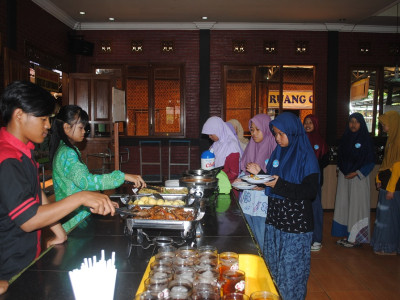 wisata-angkatan-1-smp-ic-bias-assalam-tegal