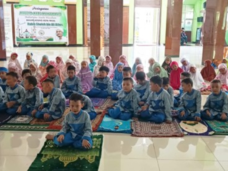 MENGAITKAN HATI ANAK ANAK KE MASJID